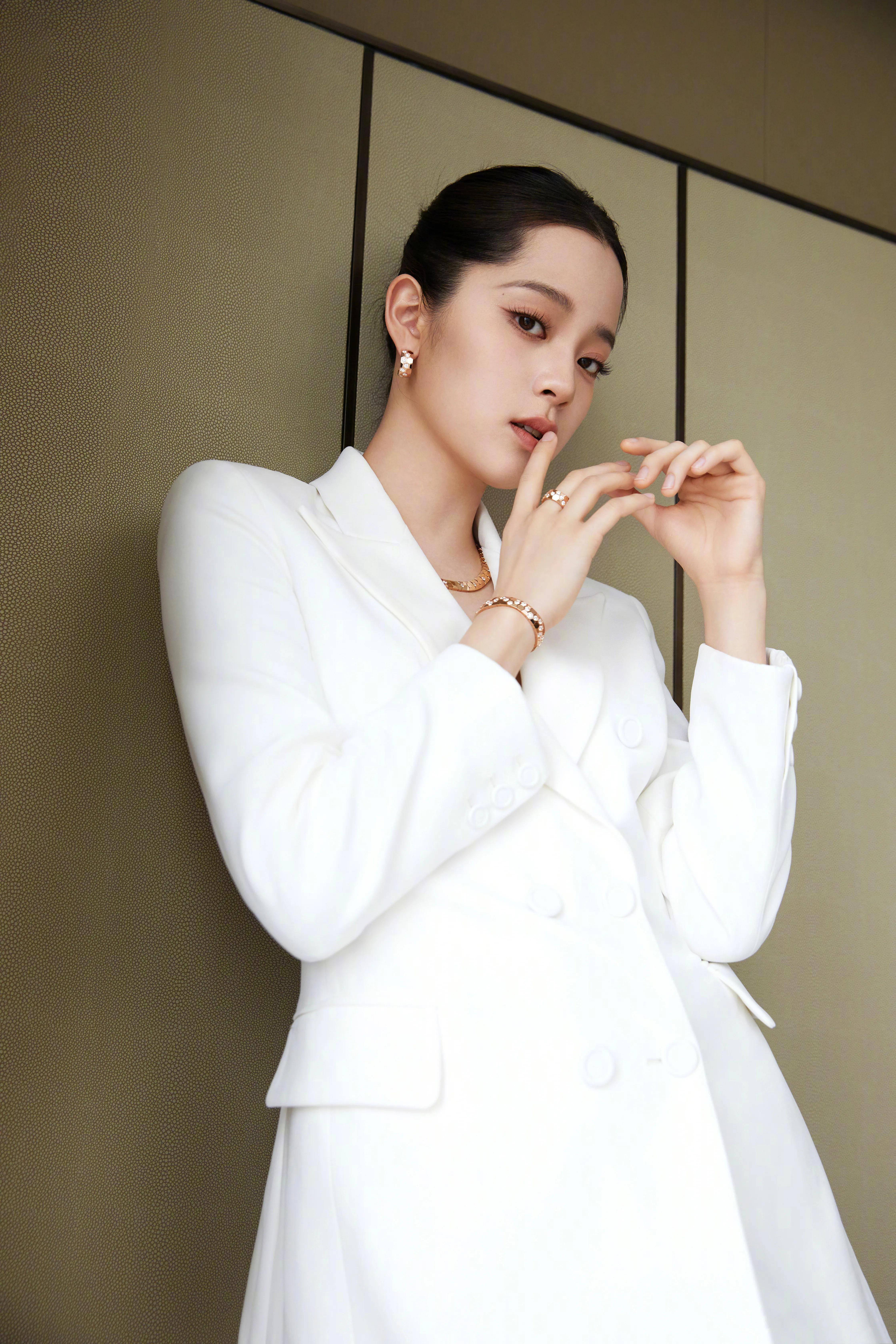 娜娜到底是做了什么变得这么好看啊！大家去看一下欧阳娜娜的照片[比心]