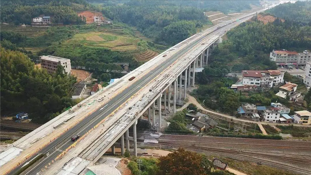龙珠体育app官方网站：2023年中国公路基建大爆发240个大项目获批总投资18万亿！(图3)