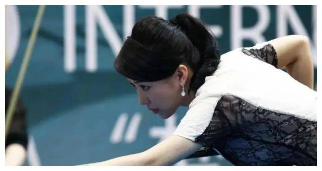 潘晓婷41岁疑似订婚，男友身材魁梧，2人或已同居，见家长。