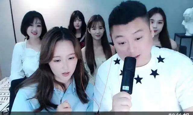原创李先生真实身高曝光，介绍公会新女主播，妹子一个举动吓坏囧囧丸