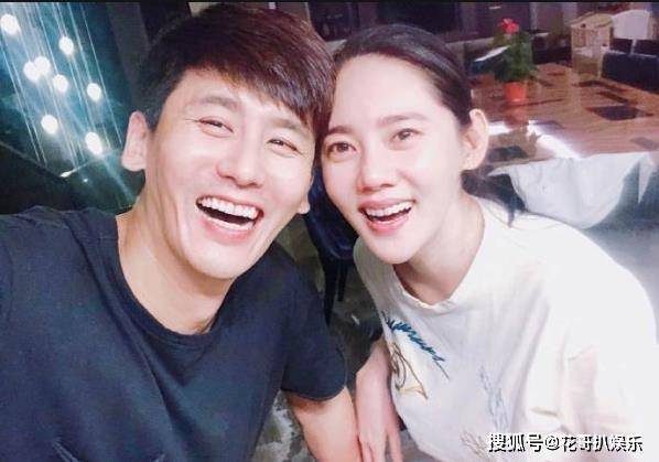 原创秋瓷炫深夜醉酒，于晓光来了后背她上车，秀恩爱反被打假自导自演