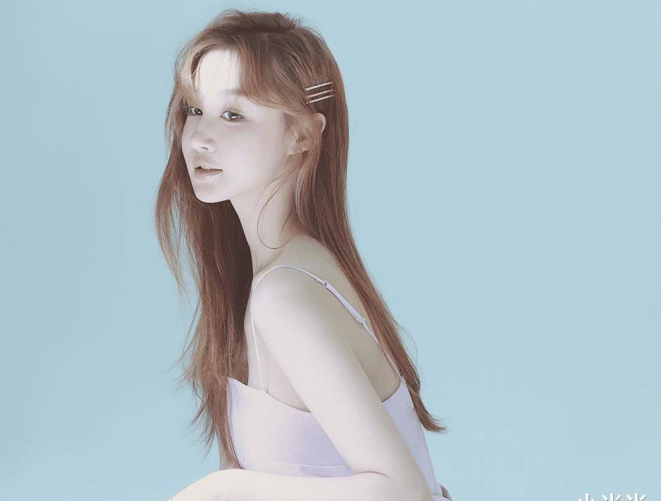 原创还记得“足球宝贝”刘羽琦吗？今拍写真，美得像个硅胶娃娃！
