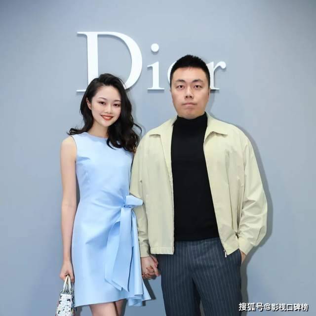 原创初代网红晚晚被富婆网友打假，曾和奚梦瑶关系亲密，如今天差地别