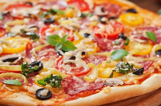 想吃披萨不用去买，在家一会儿的功夫就做好了，味道不输买的！