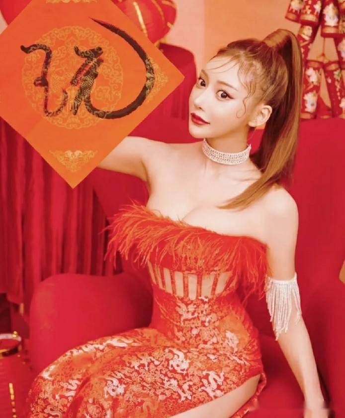 明日花绮罗的妩媚35岁写真大公开,女神的魅力与美貌,动人心弦!