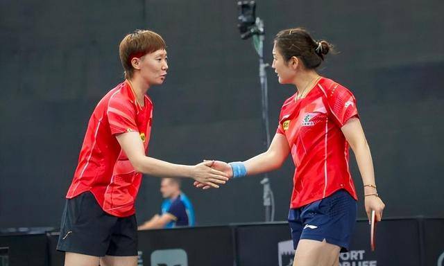 王曼昱球迷机场蹲守质问马琳,奥运名单引争议,注意看马琳反应-王曼昱去东京奥运会了吗