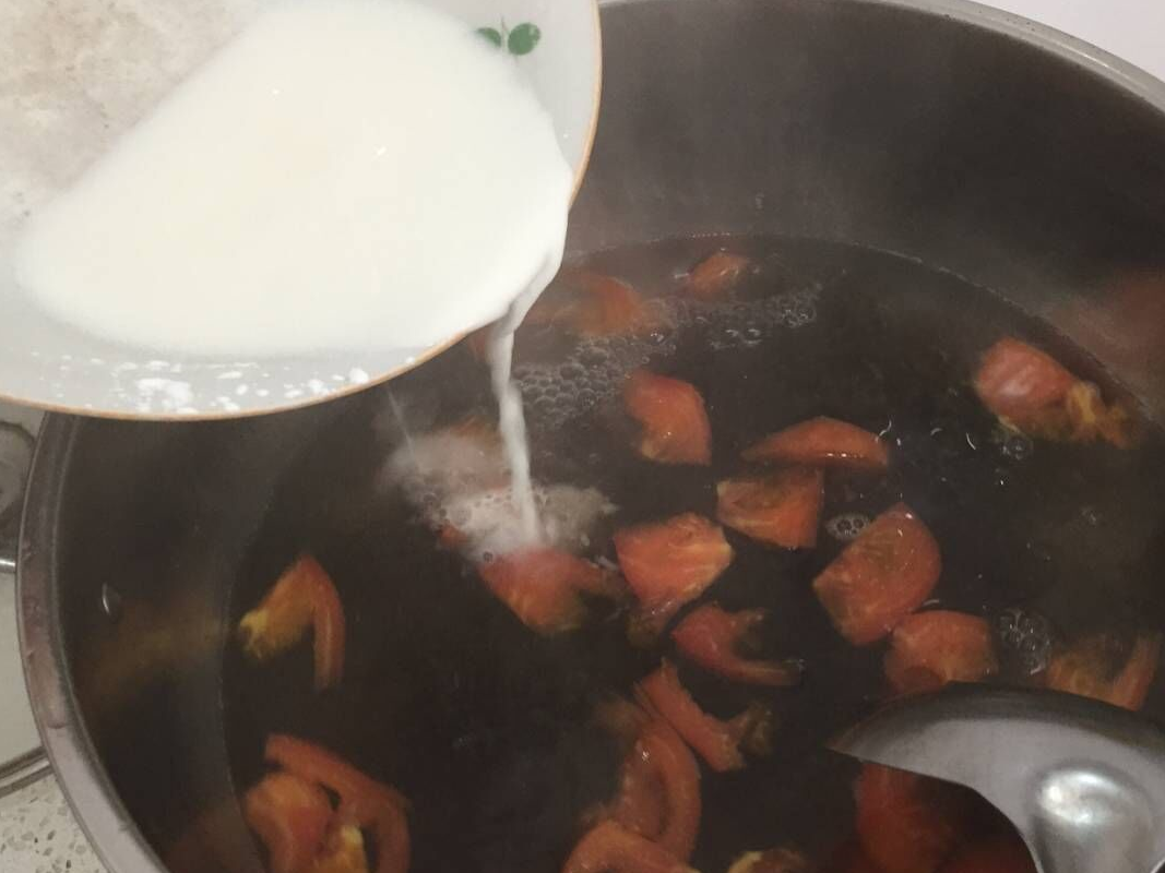 烧西红柿鸡蛋汤，你一定不能缺少这一步，否则没滋没味，很难喝！
