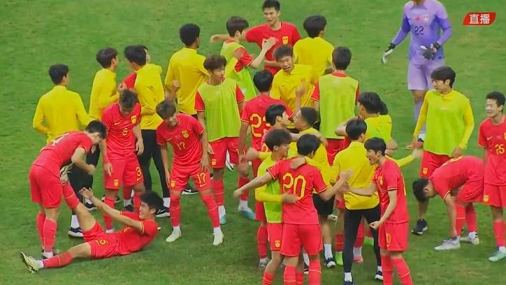 2-0韩国，中国足球夺冠！全队多人抽筋太热血，给国足大哥们打样