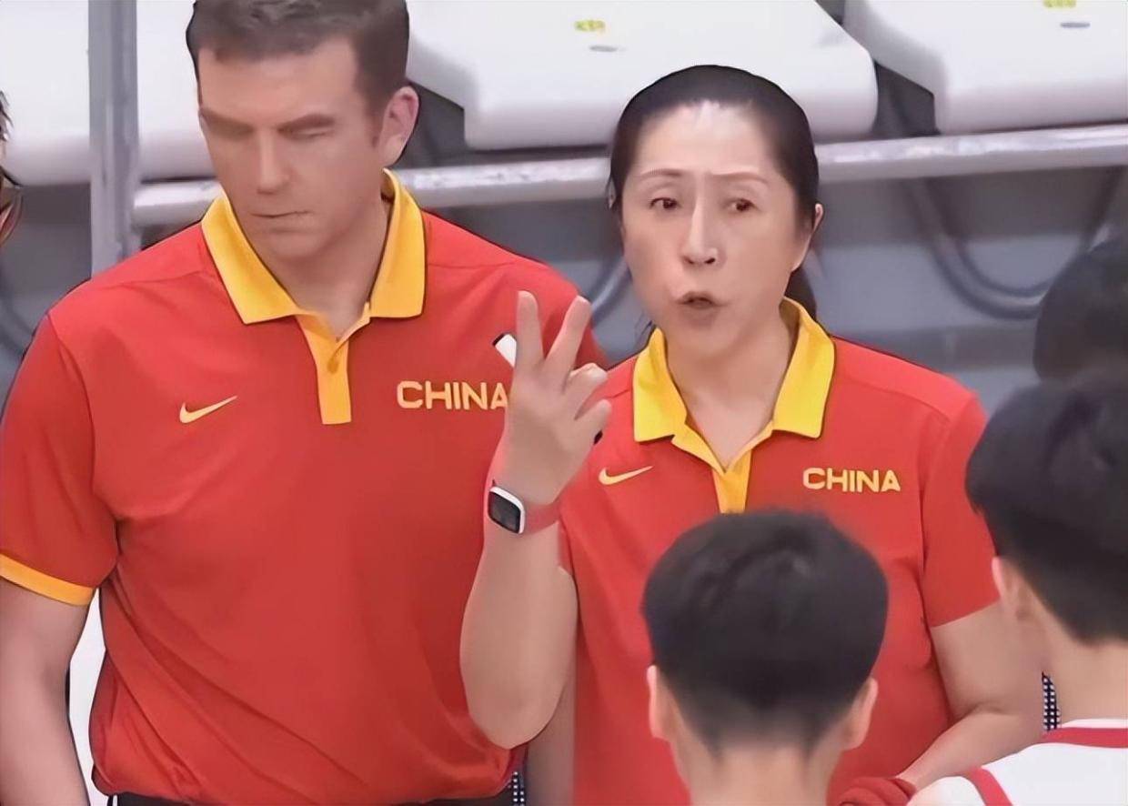 惨败！中国女篮46-70西班牙！谁注意到姚明的表情，郑薇下课吧