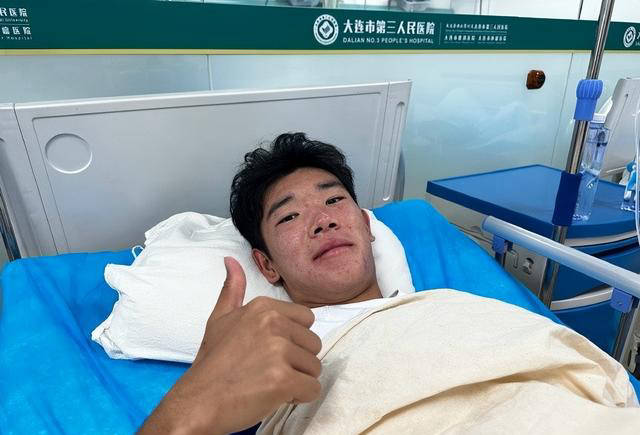 国内联赛暴力犯规引发广泛关注!球员撞击事件后的反应如何?-中国球迷暴力事件