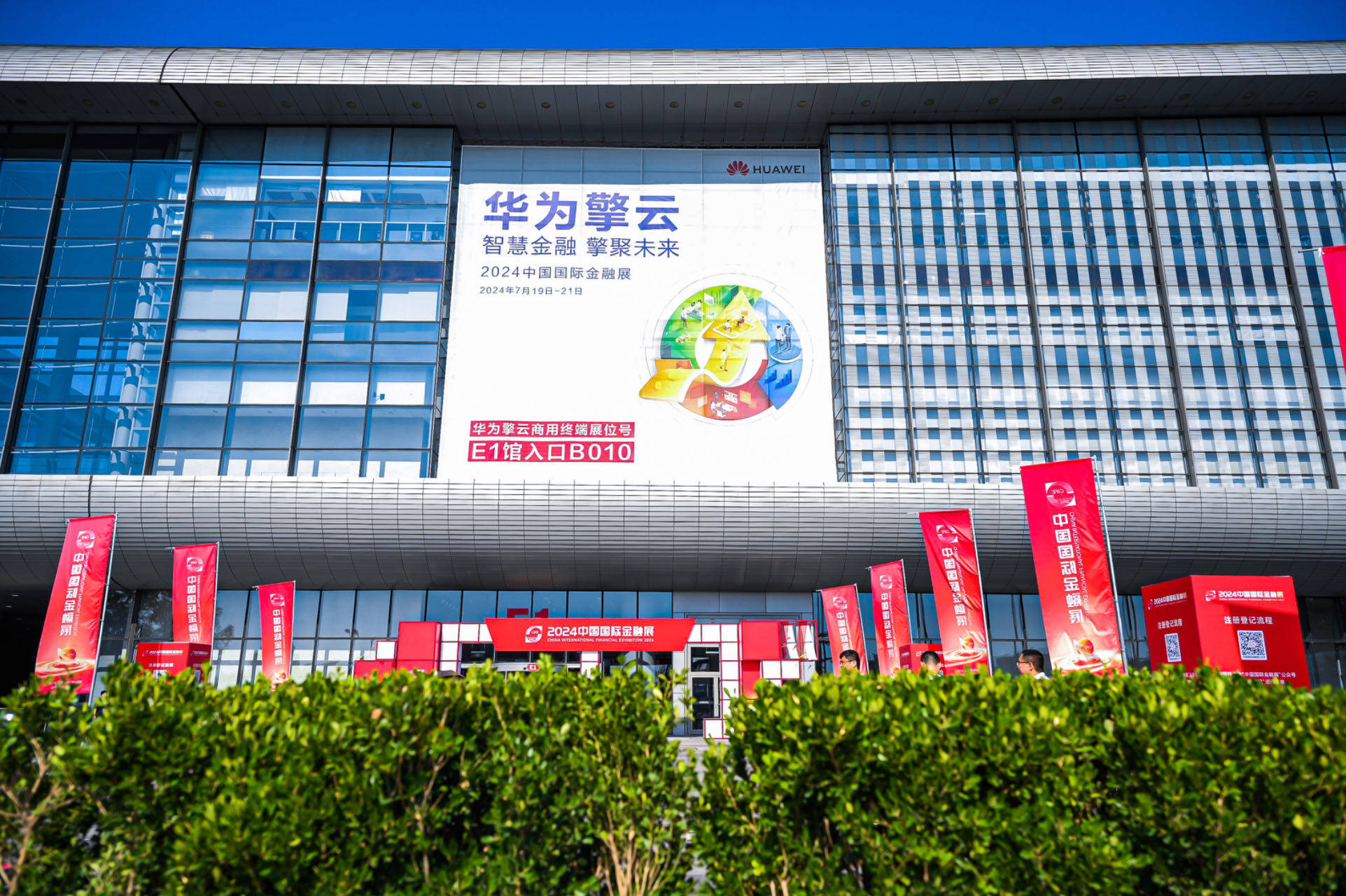 西安华为消费者联络中心，云联络与入驻式服务有何不同？