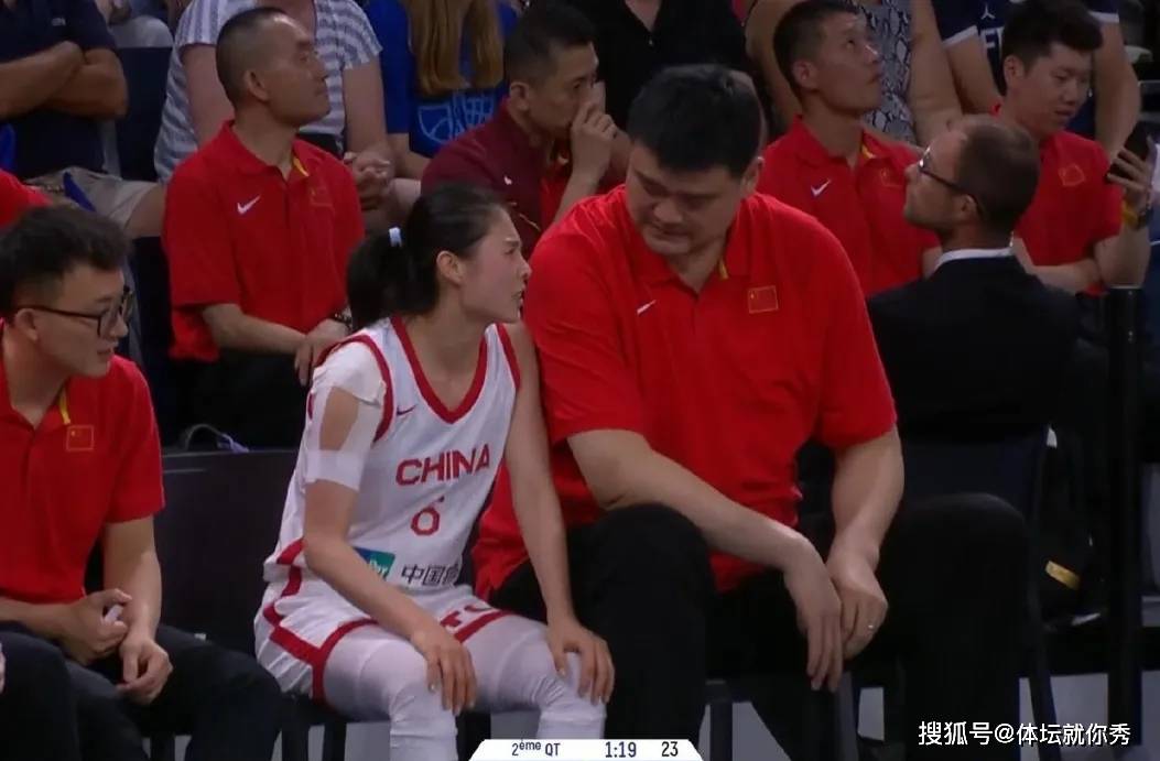 76-93！中国女篮耻辱7连败，姚明满面愁容，郑薇尽力了