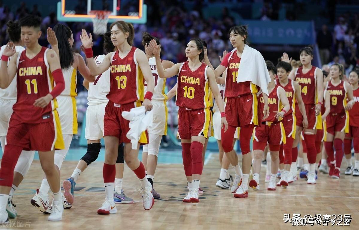原创中国女篮历史:完成史诗级惊天大逆转，教练和队员哭了，球迷哭了