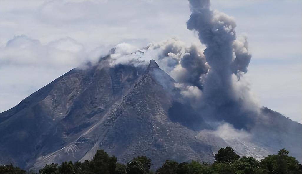 原创地球最危险火山喷发后， 世界将会怎样，人类能有幸躲过灾难吗。