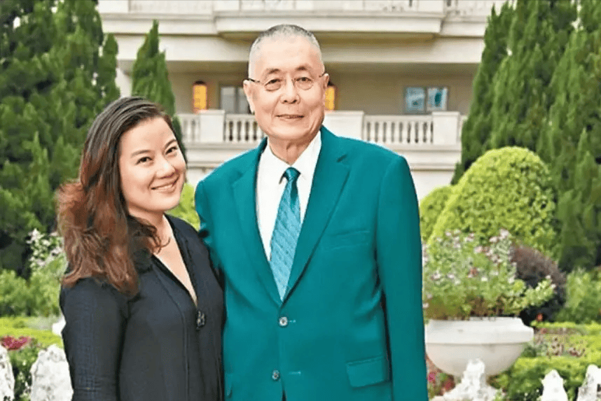 41岁嫁入豪门，努力为85岁老公拼3胎，小37岁娇妻：他让我很满足