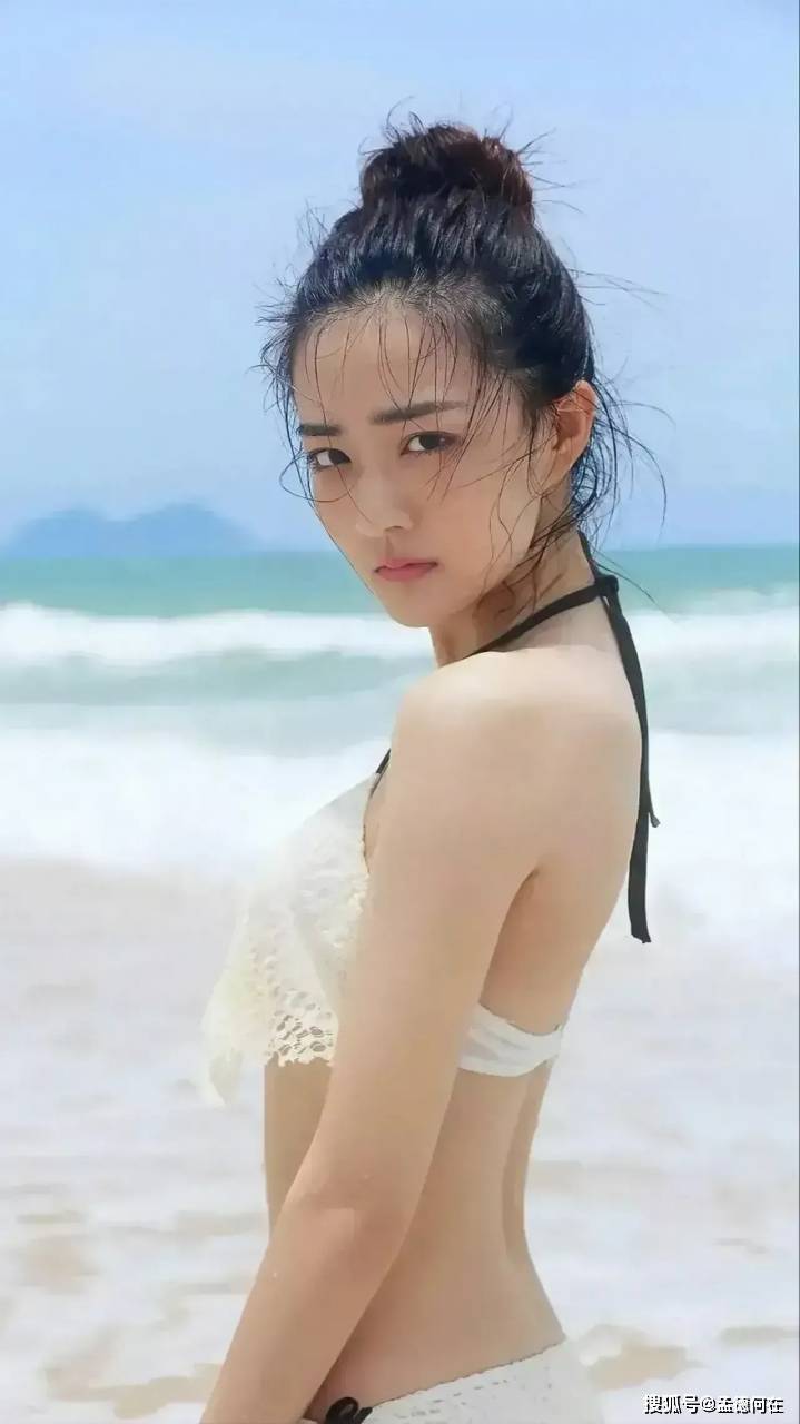 原创这也太顶了！泳装女神徐璐，这波身材爱了！