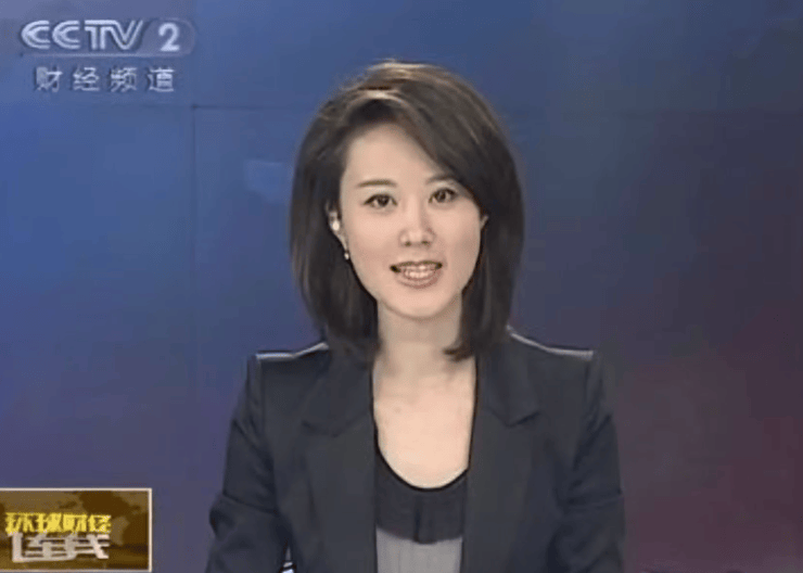 原创秦方：重庆最美高考状元，央视十大最美主持人，如今43岁至今未嫁！