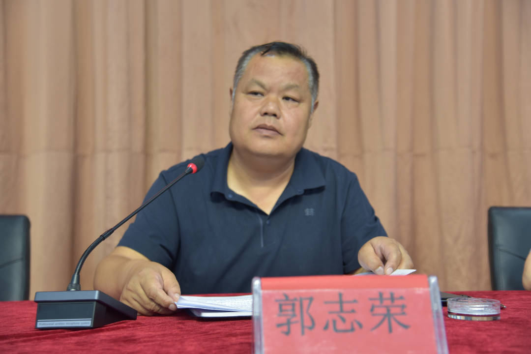 郭志荣校长围绕学校办学目标和任务、继续强化教学工作的中心地位、继续