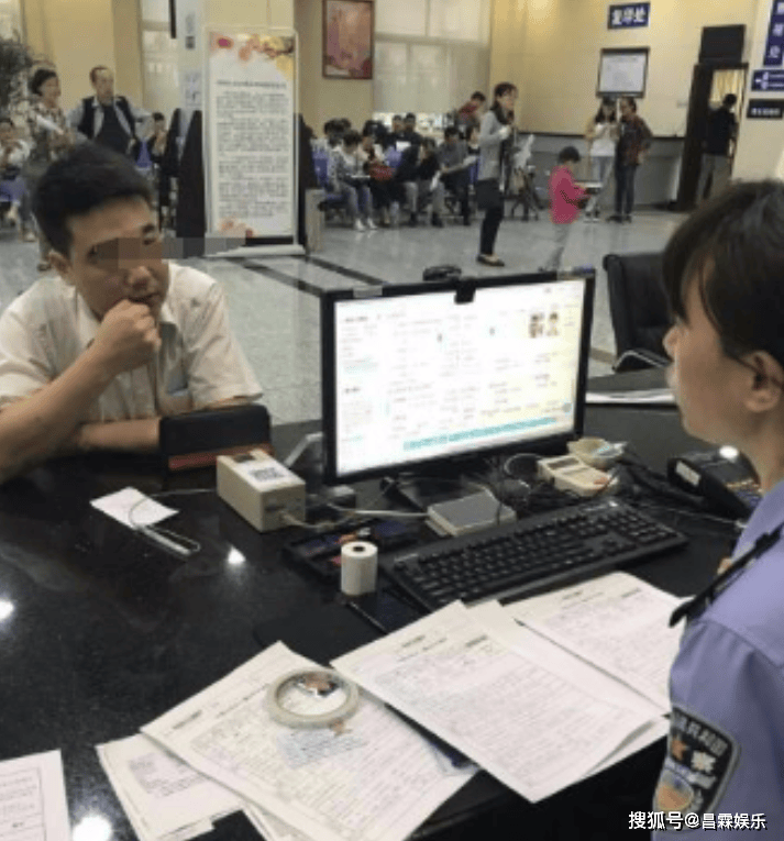 原创 云南男生考700分上北大被父亲暴揍,报警后才知道父亲的真实身份-云南考上北大的人有多少