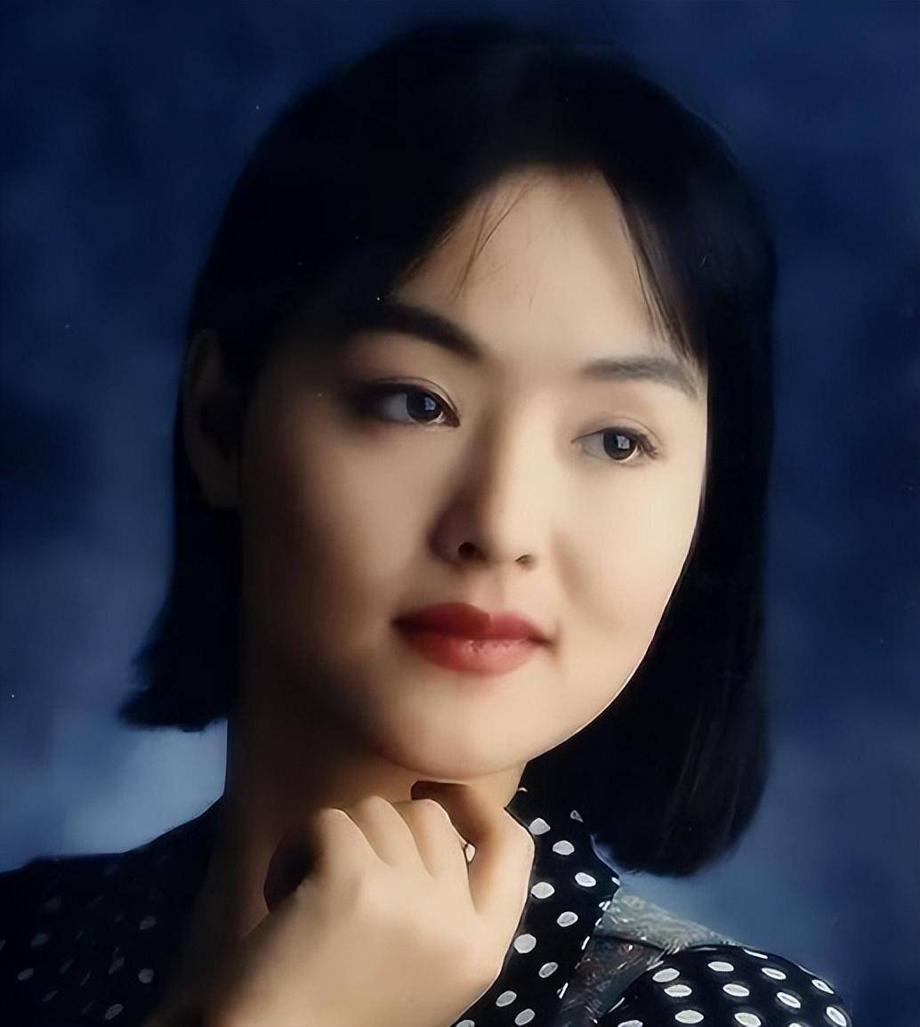 央视美女主持孙小梅，气质不输董卿，为工作十年不恋爱，如今怎样了