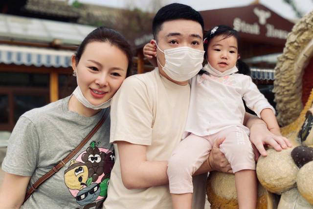 37岁丁俊晖年薪过千万 住在英国富人区  43岁的妻子依然美丽如初 拥有家庭幕后实力