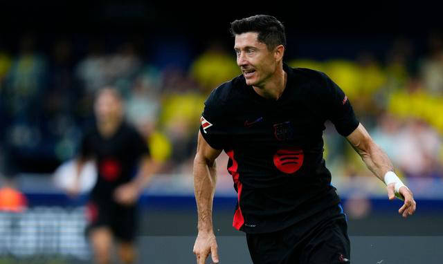 西班牙足球甲级联赛西甲最新积分榜：巴萨全胜领跑皇马领先竞赛4分