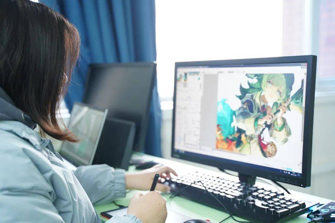 为了能够让学生们更清晰明确的认识和学习动漫游戏设计专业，成都新华新