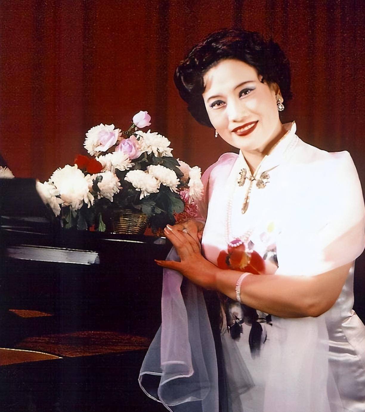 歌唱家朱逢博：丈夫离世后，陪伴骨灰生活14年，如今怎么样了？