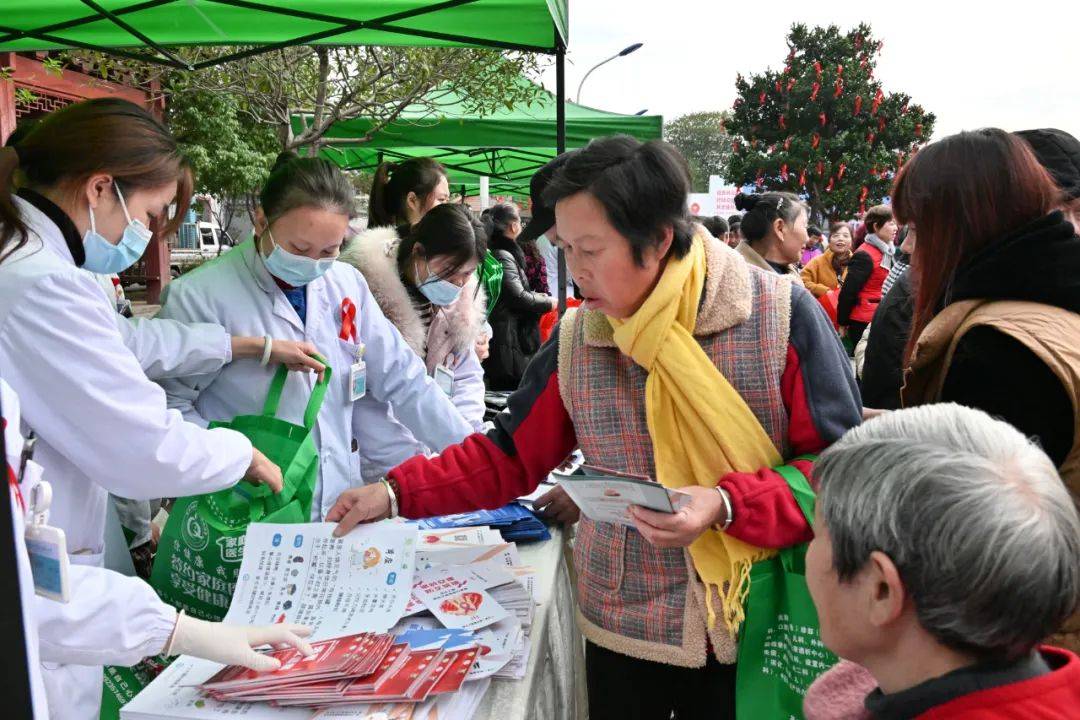 重庆市永川区举行第37个“世界艾滋病赢博体育登录日”宣传活动(图3)