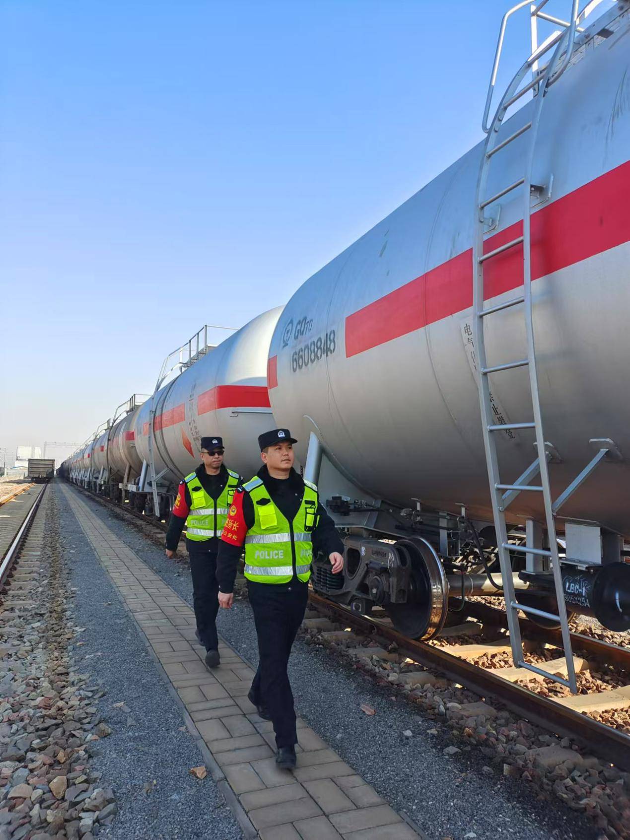 邯郸南站派出所强化查隐患、防风险、护稳定全力护航2025年春运 邯郸南站派出所强化查隐患、防风险、护稳定全力护航2025年春运