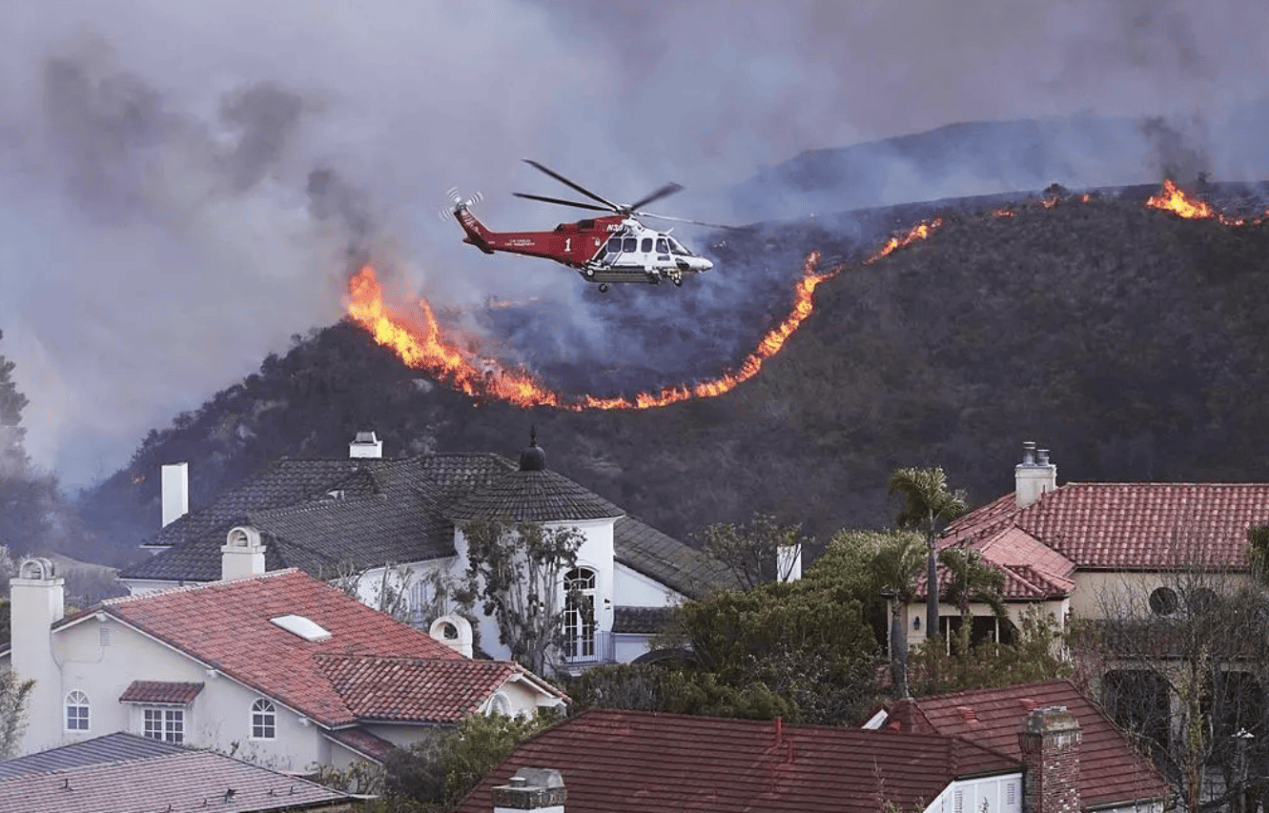 快讯！特朗普怒批，要求加州州长下台谢罪，提前除掉4年后的心腹大患？