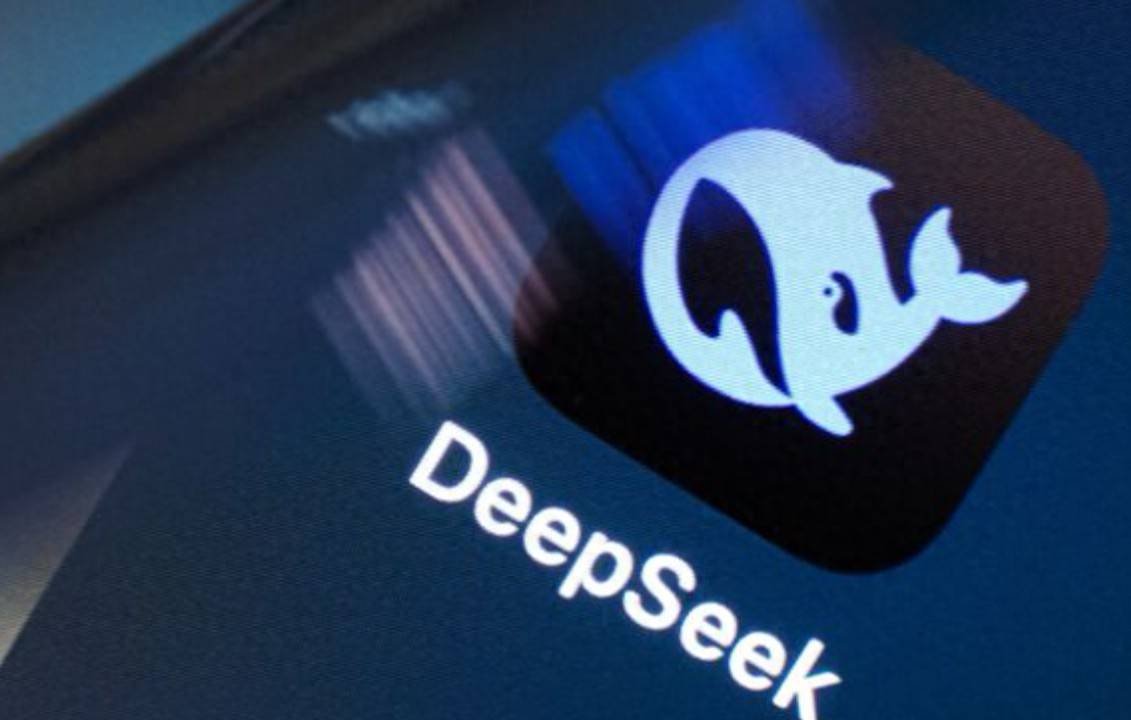 原创             中美暗战开打，DeepSeek遭破解，蓬佩奥连夜登上网，瞄准所有数据