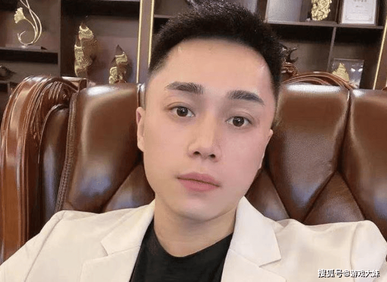 主播连麦PK太低俗各种方式伤害自己的身体满口脏话被举报