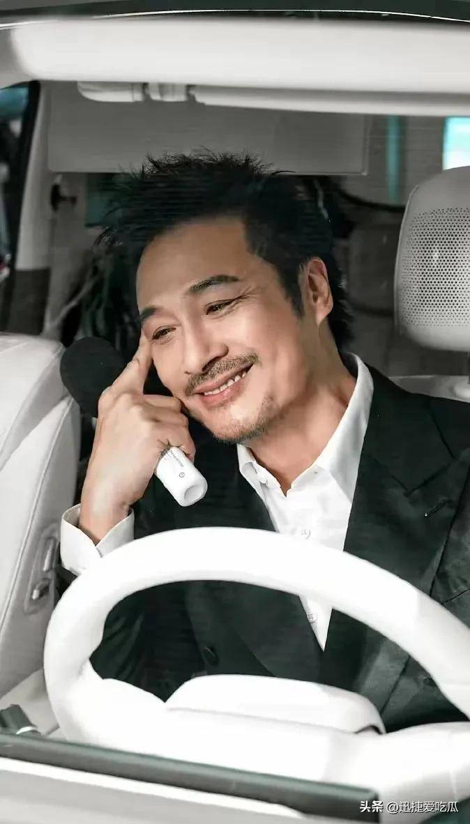 62岁吴镇宇颜值回春头JN江南官网发密到离谱痞帅形象杀疯了(图2)