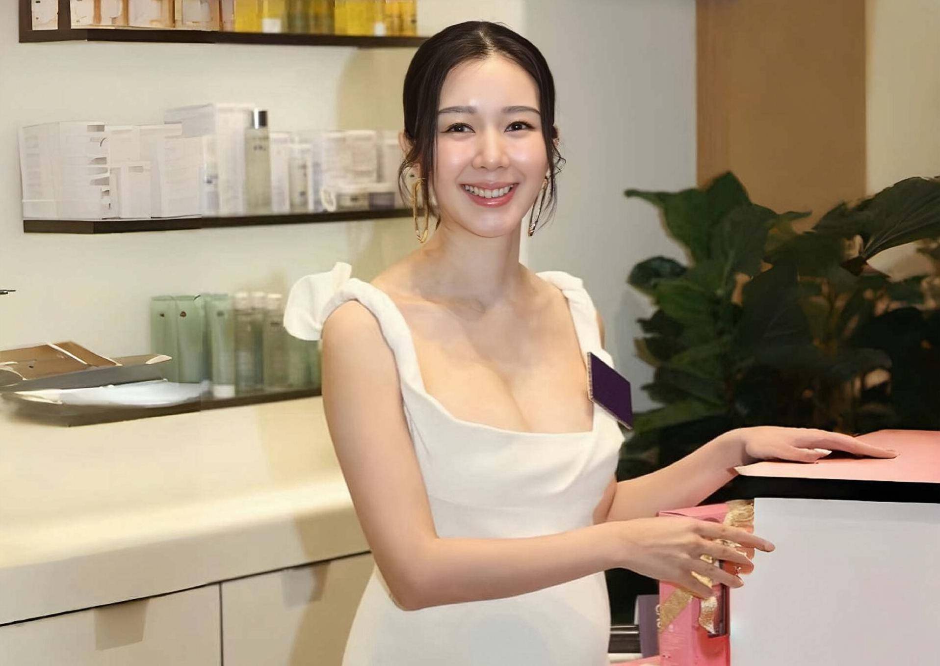 麦明诗怀孕九个月，肚子大到穿老公的裤子！这恩爱秀的！