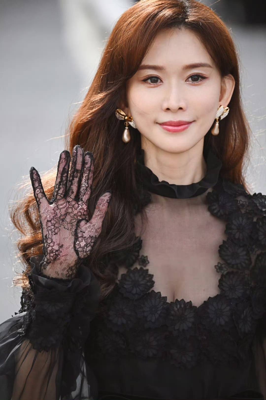50岁林志玲一身黑色蕾丝现身巴黎时装周性感逼人健身照放出(图5)