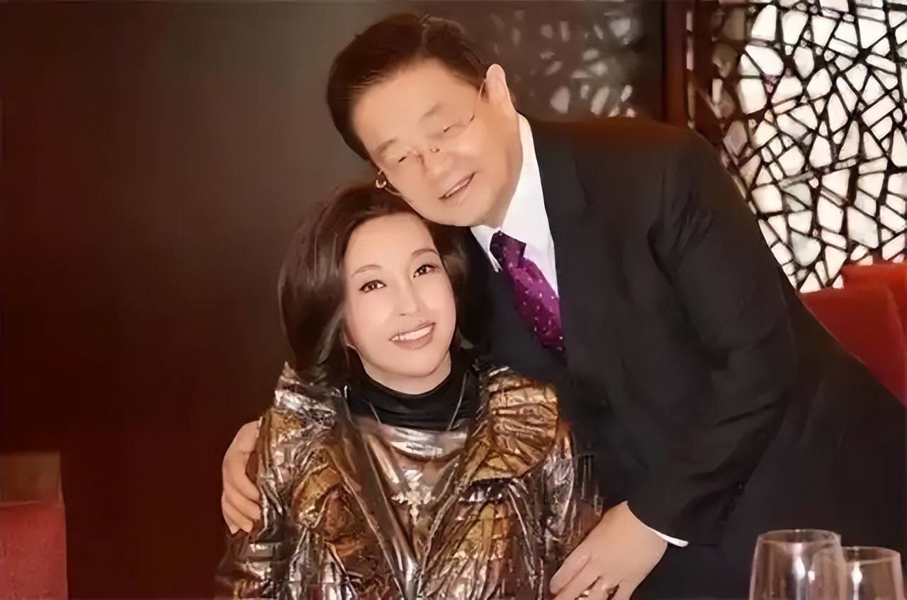 74岁刘晓庆拍完短剧即返美考驾照，精力旺盛真是特种兵一样的女人