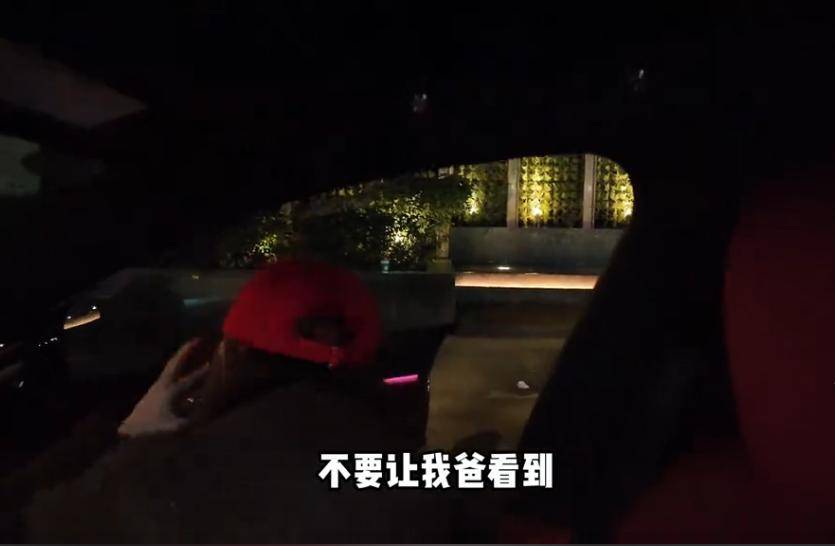 为男友庆生当场转100万：别让我爸知道凯发一触即发00后女孩花680万买手表(图7)
