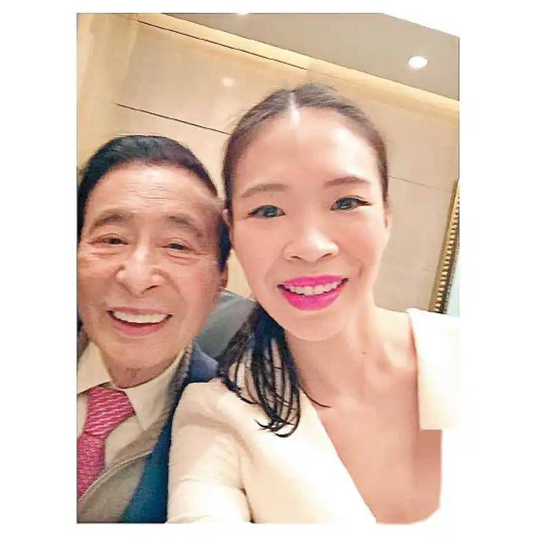 李兆基三个女儿太低调，一个不婚不育，一个丁克，没一个人接班