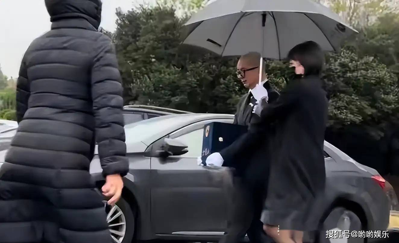 具俊晔亲手为大S设计雕像后1xBET注册续俩娃是否会一起去祭拜成焦点(图3)