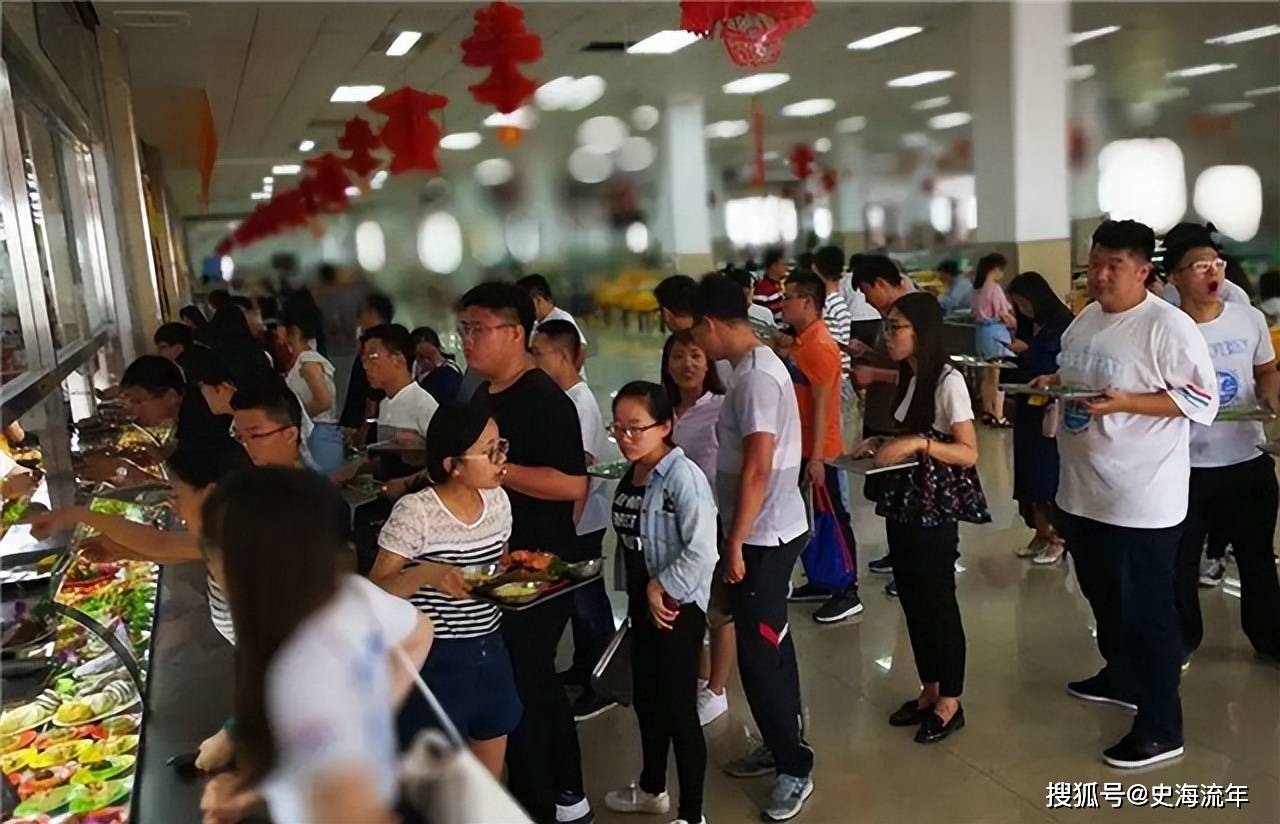 月入700元！复旦研究生退学摆摊卖土豆泥，奥秘到底何在