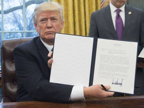 美国突然翻脸！50万合法移民面临驱逐，特朗普政策引发全球震惊