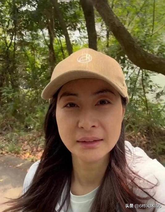 原创清明假期霍启刚郭晶晶携全家爬山！6岁女儿掌镜，夫妻默契惊人