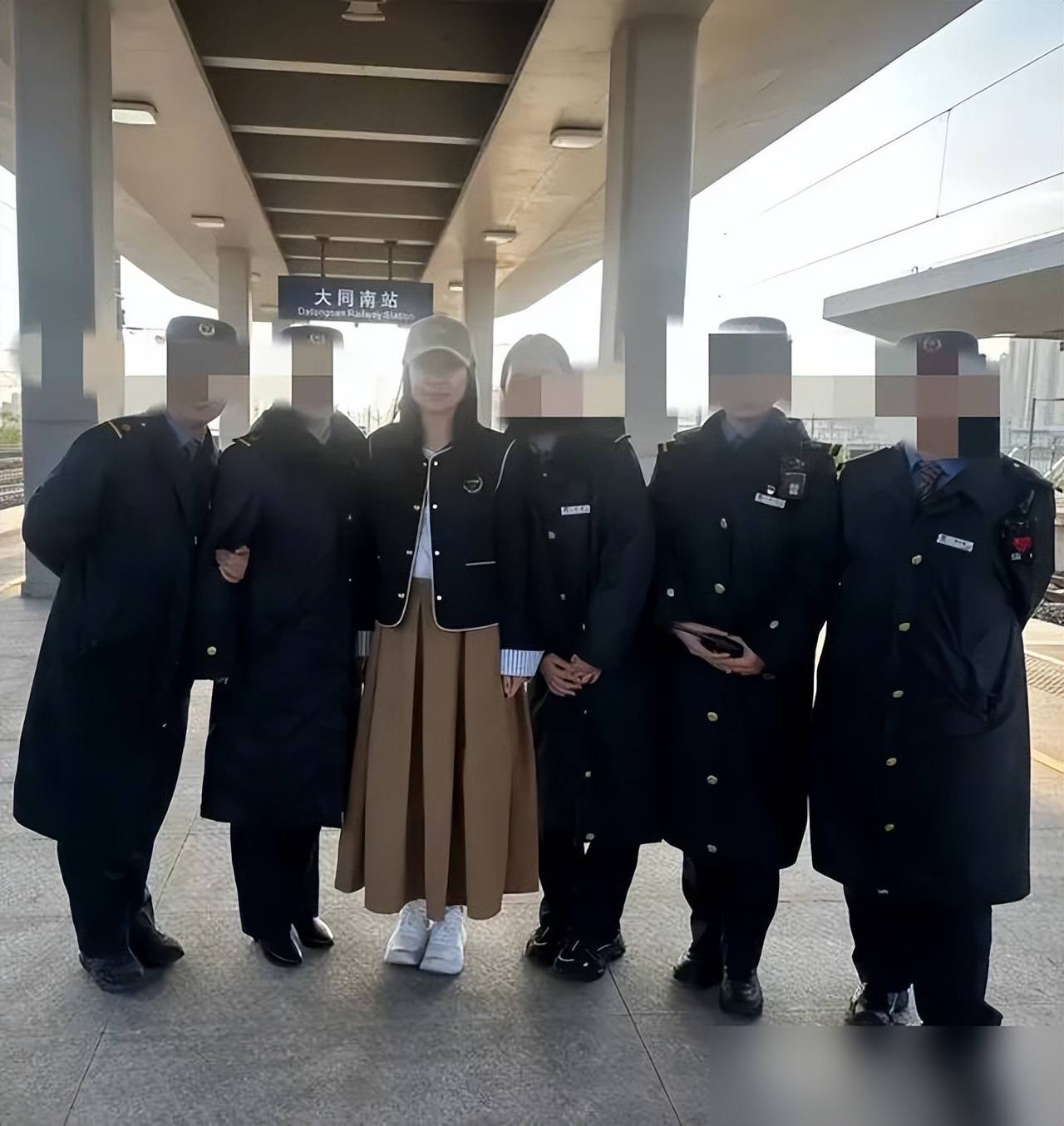 原创郭晶晶大同给女儿庆生：豪门咋能这么接地气？