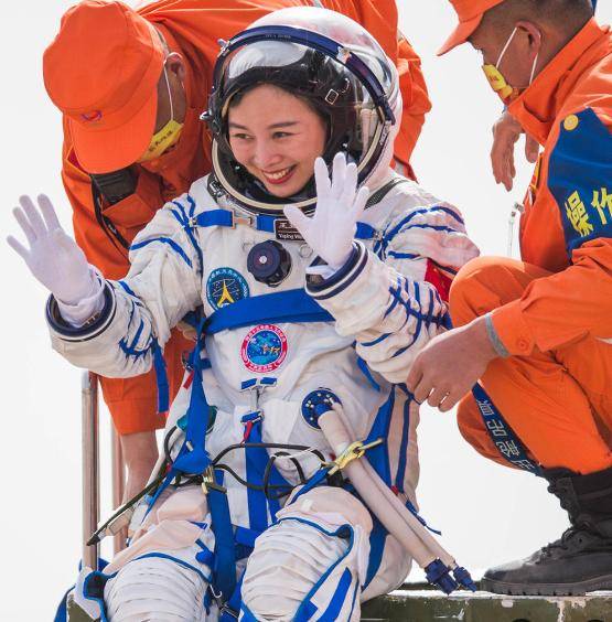 原创             女航天员飞往太空前，为什么要吃避孕药？这是为了防止发生什么？