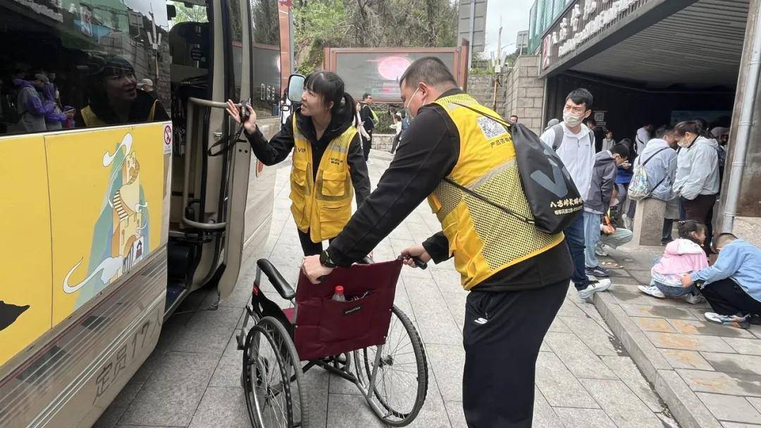 延庆八达岭长城上的“多彩”守护——