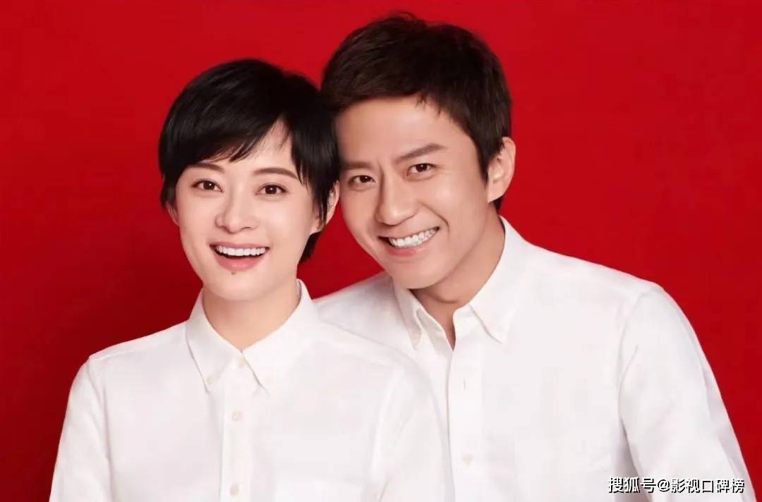 孙俪女儿11岁生日，小花被爸妈夹着吻，她的表情搞笑，神态似爸爸