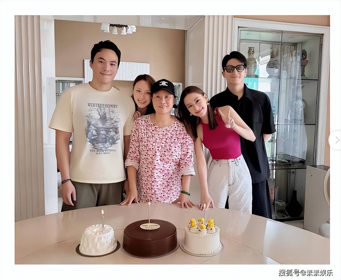 没离婚！窦骁卡点为何超莲庆生，夫妻共同经营高端餐饮拼事业