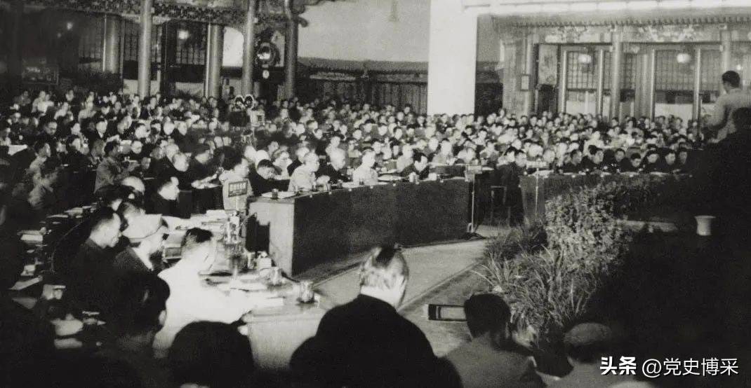 PG电子注册1949年新政协会议在怀仁堂召开梁思成独具匠心设计改造会场仅18天完成任务但坐在会场时却心生惭愧(图1)