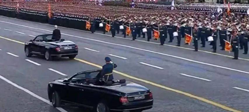 全球瞩目！俄罗斯阅兵阵容空前，中方高层亲自捧场，释放特殊信号